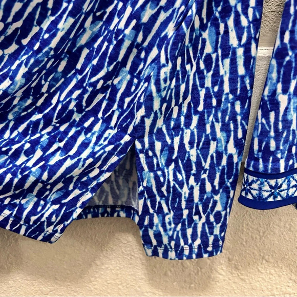 MICHAEL Michael Kors Blue and White V-Neck Blouse 3X - Picture 5 of 7
